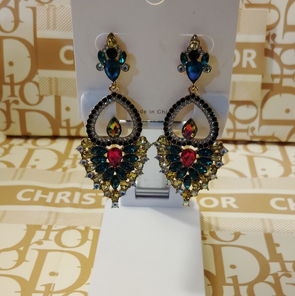 Elegant Multicolor Drop Earrings - Picture 3 of 9